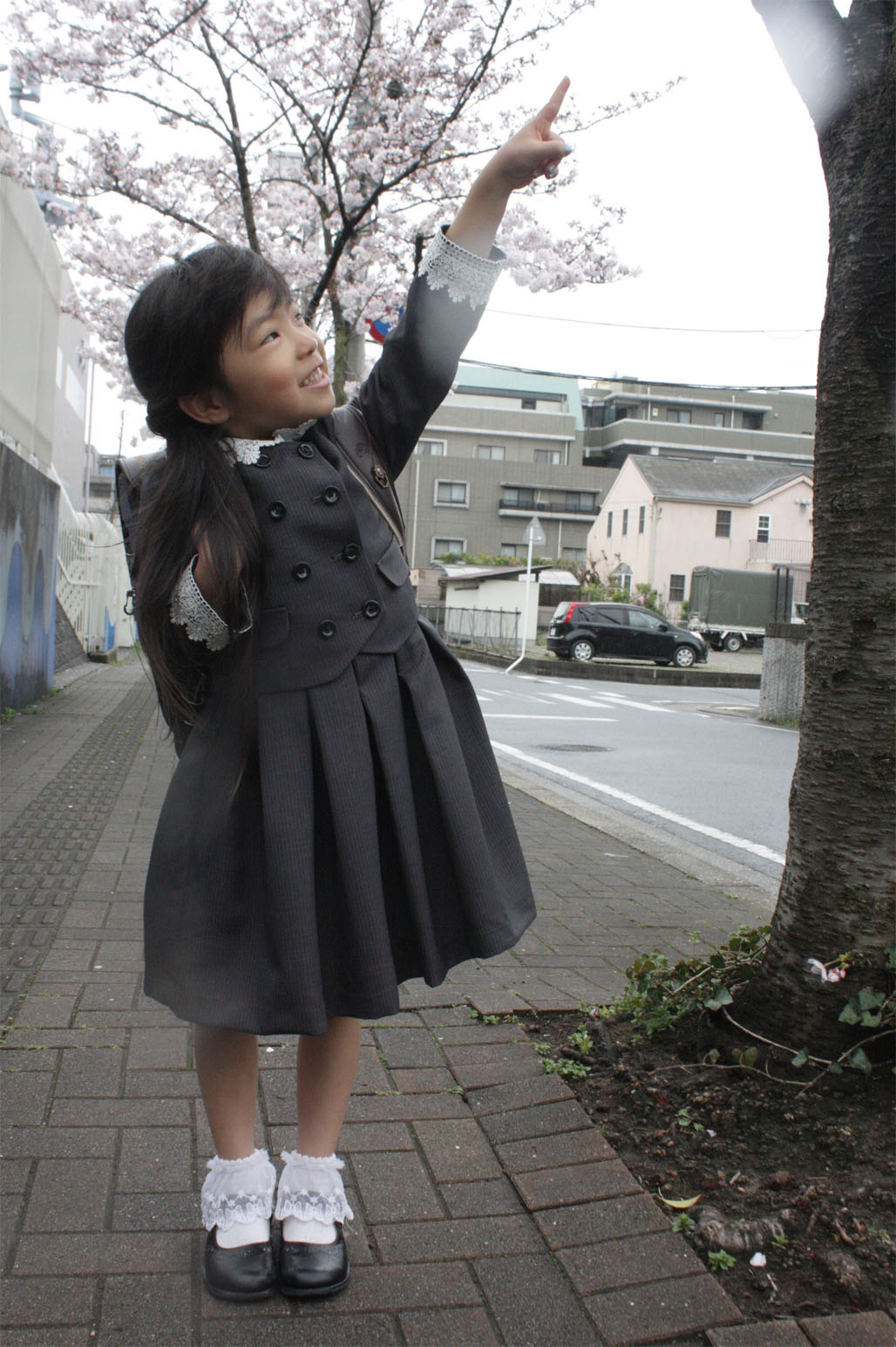 入学式自体は週明けですが、桜がそこまで待ってくれるか微妙だったので、一足先に写真だけ先日撮ってきました。